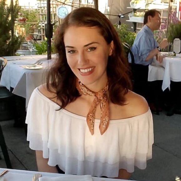 Meet your Posher, Zoe - Picture 1 of 2